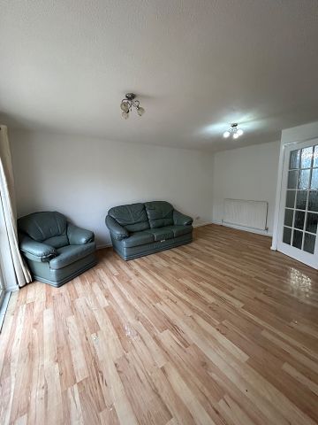 3 Bed Terraced House, Ledbrooke Close, M5 - Photo 3