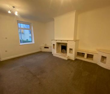 3 bedroom end of terrace house to rent - Photo 3