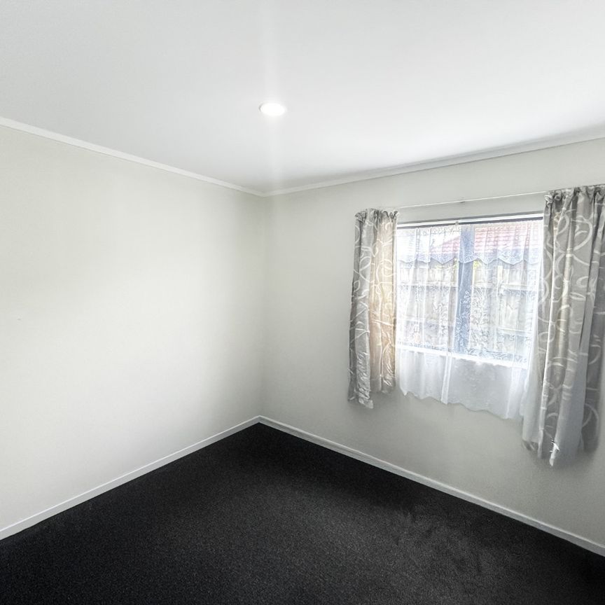 Charming 2-Bedroom Home in Mangere East, Manukau – $530/Week - Photo 1