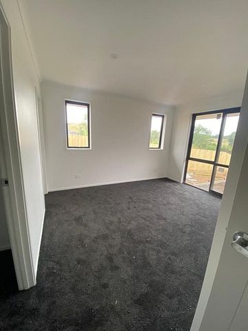 BEAUTIFUL HOME! - Photo 2