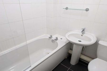 Ashdown Lane, Birchwood, Waf, WA3 - Photo 4