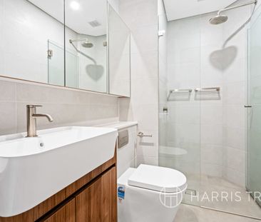 Fully Renovated Residence In The Iconic 'Piano Factory' - Photo 5