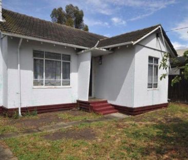 3 BEDROOM HOME IN GREAT LOCATION - Photo 6