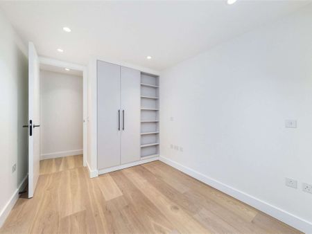 Stylish two bedroom apartment in the heart of Chiswick - Photo 5