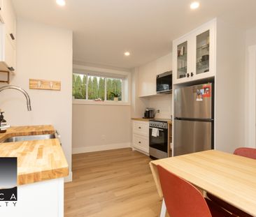 542 Dollarton Highway N, North Vancouver (Ground Level Suite) - Photo 6