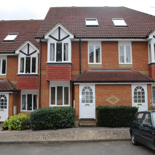 Alexandra Gardens, Woking - 1 bedroomProperty for lettings - Seymours - Photo 1