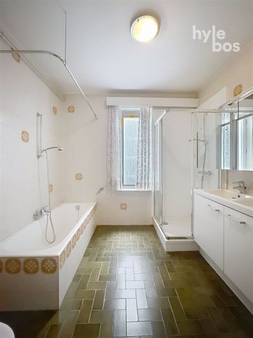 Centraal gelegen, ruim 3 slaapkamer appartement - Photo 5