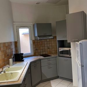 F2 MEUBLE 1ER ETAGE CENTRE VILLE ORANGE, - Photo 2