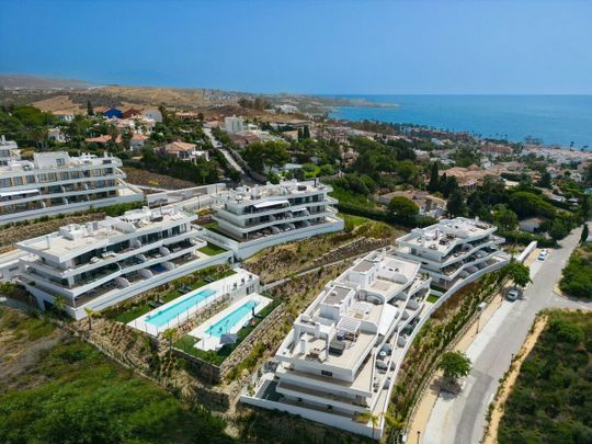 Apartment with Sea Views for Rent in Estepona - Photo 1