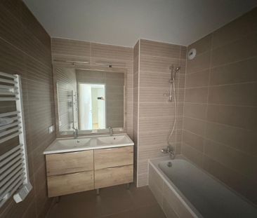 Location Appartement 3 pièces 63m² VILLENEUVE LOUBET 06270 - Photo 2