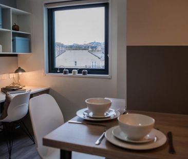 1 bedroom in a flat share to rent - Photo 1