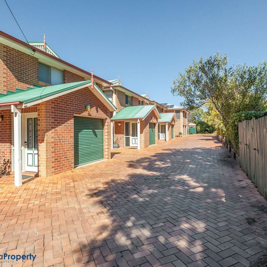 Recently renovated, this unit leaves nothing to do but simply move in! - Photo 1