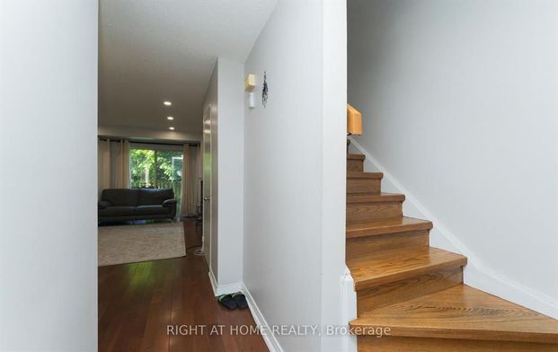 For Lease - 2472 eglinton Avenue Unit# 19, Toronto, Ontario - Photo 1