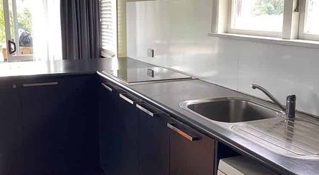 Warm and tidy 3 bedroom home - Photo 3