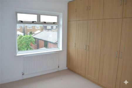 Rosslyn Avenue, Romford, RM3 - Photo 2