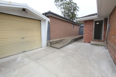 Immaculate Home Includes Security Alarm & A/C - Walking Distance to Shops & Transport - Photo 2