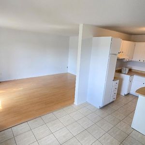 Grand logement rénové, 5 1/2 à Candiac. ch Haendel, devant école - Photo 2