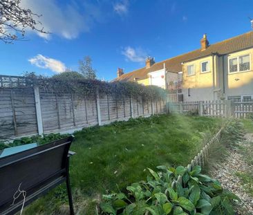 3 bedroom end of terrace house to rent - Photo 3