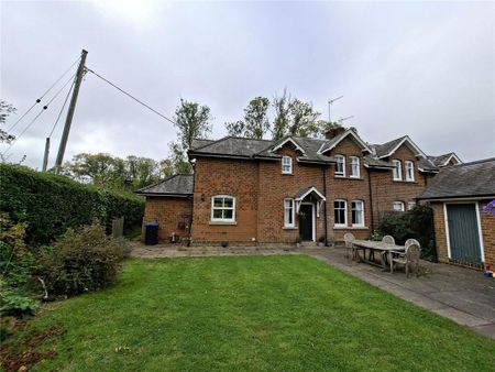 3 bedroom semi-detached house to rent - Photo 2