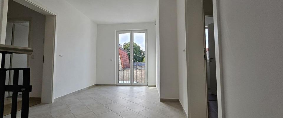 2.-Zi. -Wg* Balkon* nahe UNI / WISTA *10 Min zur S-Bahn* 5 Min zur Str.Bahn* ab 12/2025 - Foto 1