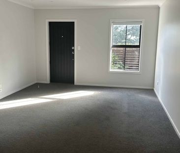 Cozy Two Bedroom Townhouse - Photo 2