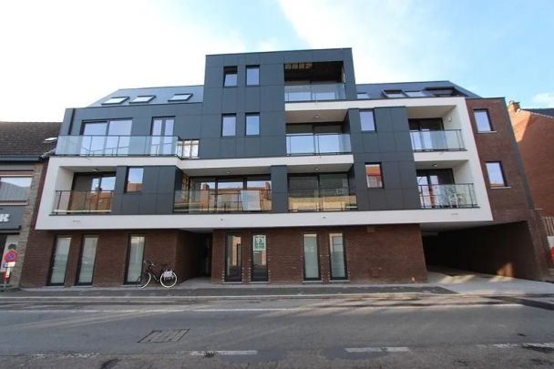 Gelijkvloers nieuwbouwappartement te Ieper met één slpkmr en autostaanplaats - Photo 1