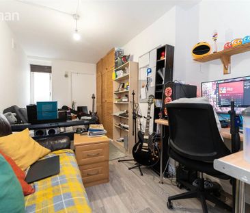 3 bedroom flat to rent - Photo 3