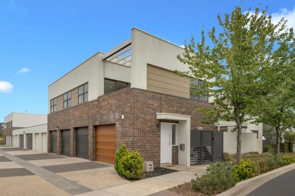 Perfectly Positioned in St Clair – Spacious, Modern & Convenient - Photo 1