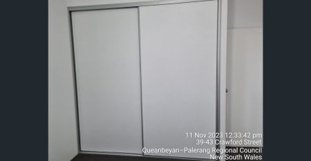 Executive top floor 2 bed 2 bath 2 car security apartment - Photo 4