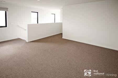 Near new townhouse - Photo 4