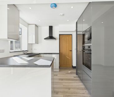 Semi-detached house to rent on - Photo 6