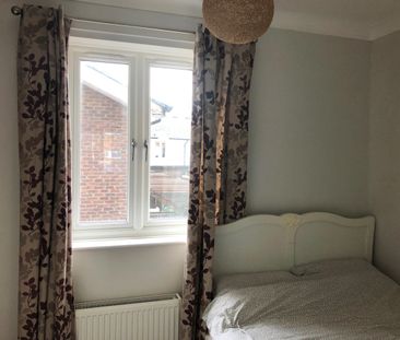 2 Bed Terraced House, Blyth Close, E14 - Photo 3