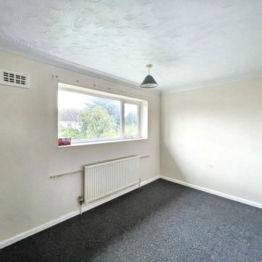 Side by Side 3 Bedroom Semi' - Photo 1