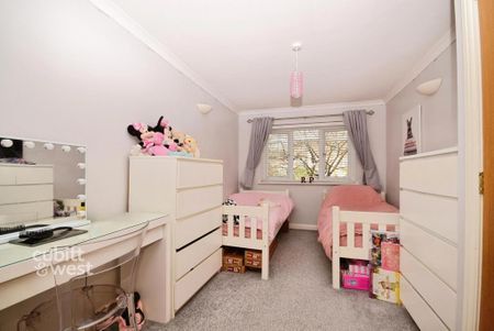 2 bedroom flat to rent - Photo 4