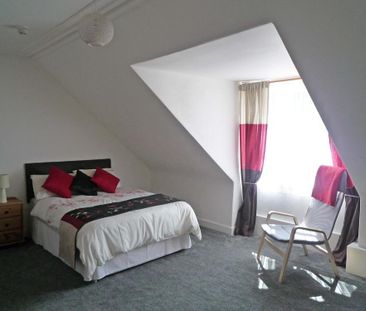 6 bedroom terraced house to rent - Photo 3