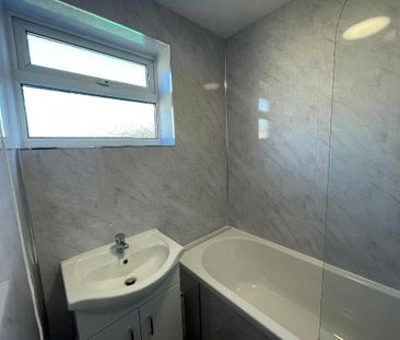 2 bedroom end of terrace house to rent - Photo 5