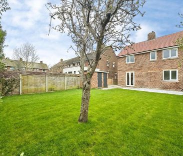 3 bedroom mews to rent - Photo 1