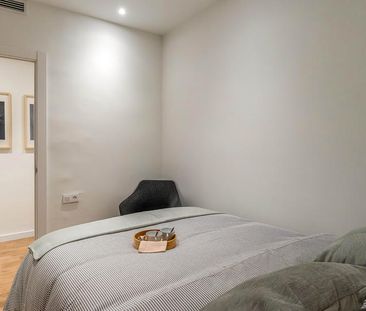 Cozy 3-Bedroom Apartment with Balcony in Sarrià–Sant Gervasi - Photo 4