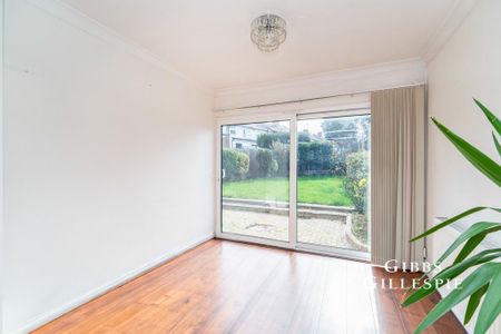 5 bedroom semi-detached house to rent - Photo 4