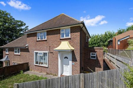 4 bedroom end of terrace house to rent - Photo 5