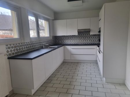 Location Maison 203.9 M² SIERENTZ 2 280 € - Photo 5