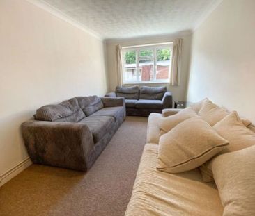 FIVE BED STUDENT HOUSE IN WINTON! - Photo 5