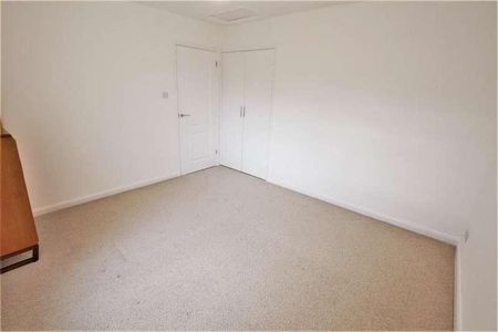 Bisley, Woking, GU24 - Photo 2