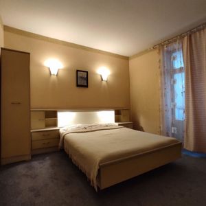 Inchiriez apartament cu 2 camere in zona Aeroport - Photo 2