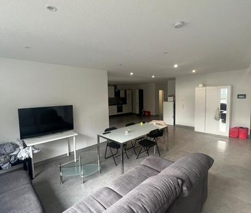 Möbliertes 18qm Zimmer - 5er Wohngemeinschaft, Nähe Mercedes - Photo 1