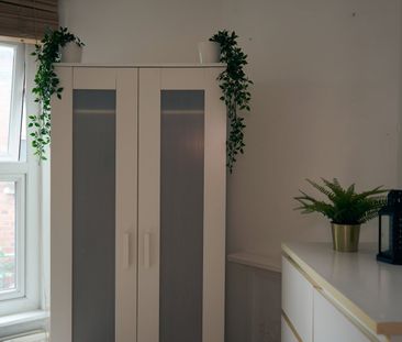 Room in a Shared House, Mora Road, NW2 - Photo 1