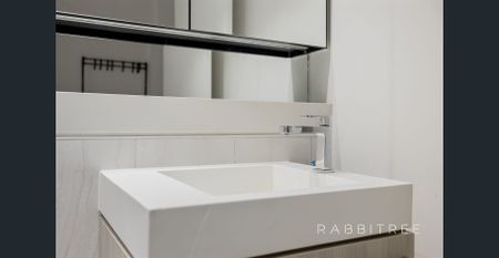 Stylish 1-Bedroom Apartment in Southbank - Furnished. - Photo 4