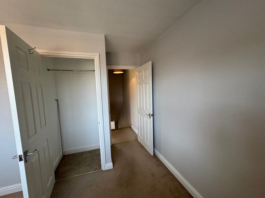 2 bed end of terrace house to rent in The Common, High Wycombe, HP14 - Photo 1