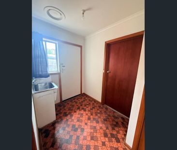 Relaxed Living Close to the Gardens and CBD - Photo 1