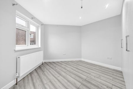 York Place, Ilford IG1 - Photo 5